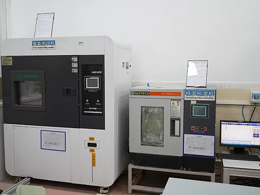 オゾンエージング試験機＆恒温恒湿試験機