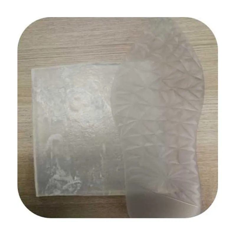 高耐黄変性透明ゴム (75° ショア A)、略称 RB 透明ゴム。